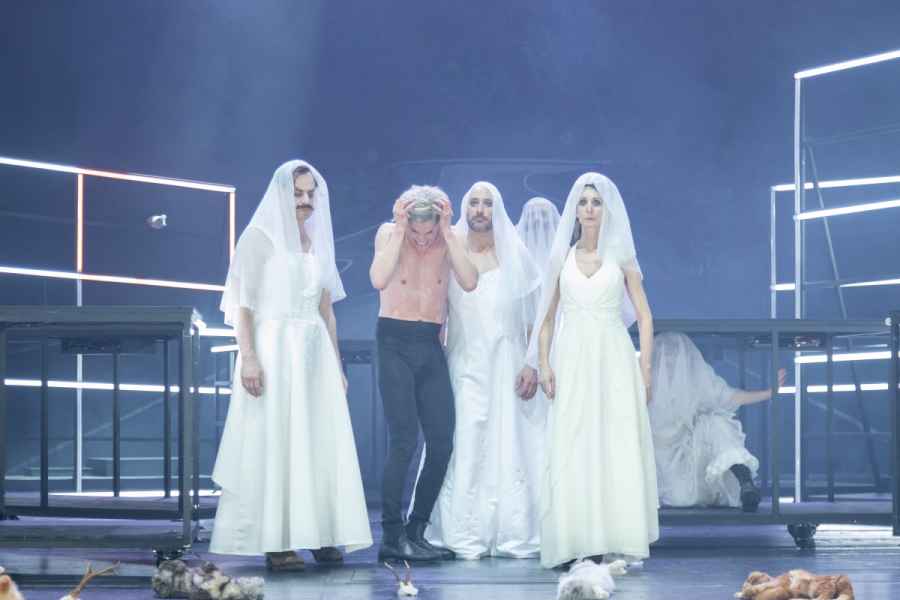 The Black Rider - The Casting of the Magic Bullets